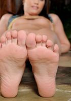 Brandi shows off her feet and sweet pink meat, Brandi Belle (ali077) ATK Premium: Brandi Belle (Brandi shows off her feet and sweet pink meat)