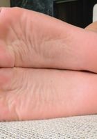 Amirah Adara Shows Off Her Small Feet, Amirah Adara (ami007) ATK Galleria: Amirah Adara (Amirah Adara Shows Off Her Small Feet)